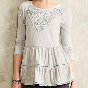 Anthropologie Meadow Rue Gray Lace Peplum Tunic Top Women’s M Crochet Blouse
